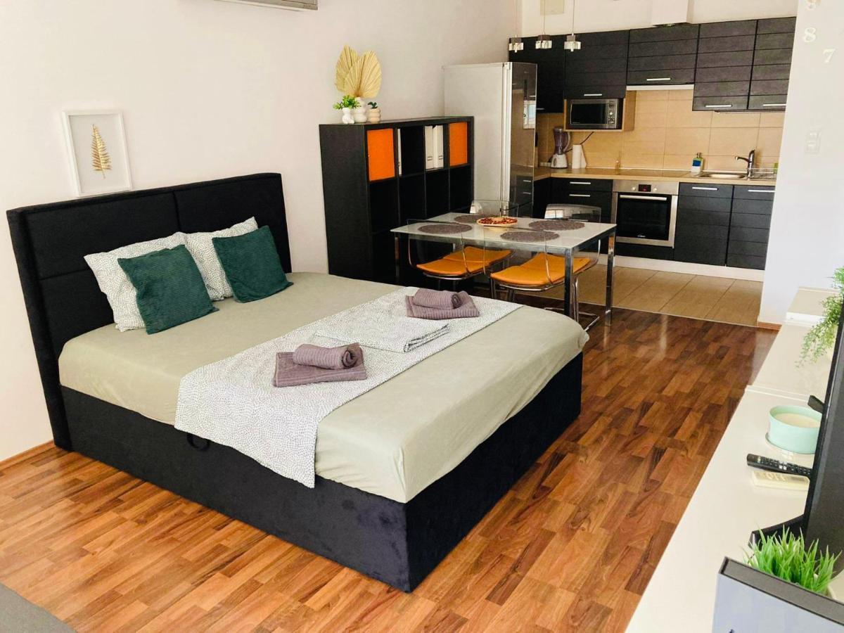 Corvin Boutique Apartment Parking In The Plaza Будапеща Екстериор снимка